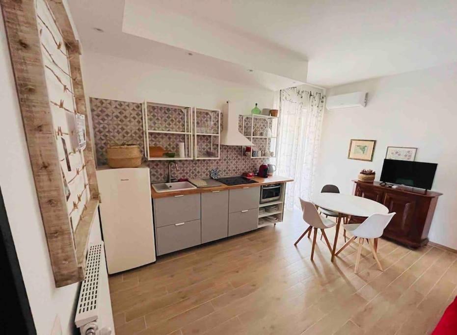 Cozy And Warm Flat In Villanova - Cagliari Exterior foto